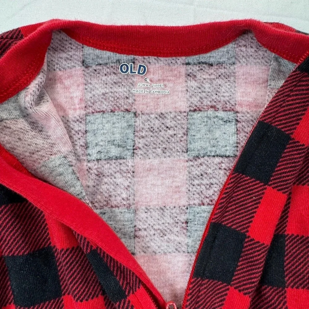 Old Navy Buffalo Plaid Fleece Footed Pajamas 0-3M Red Black‎ One Piece
